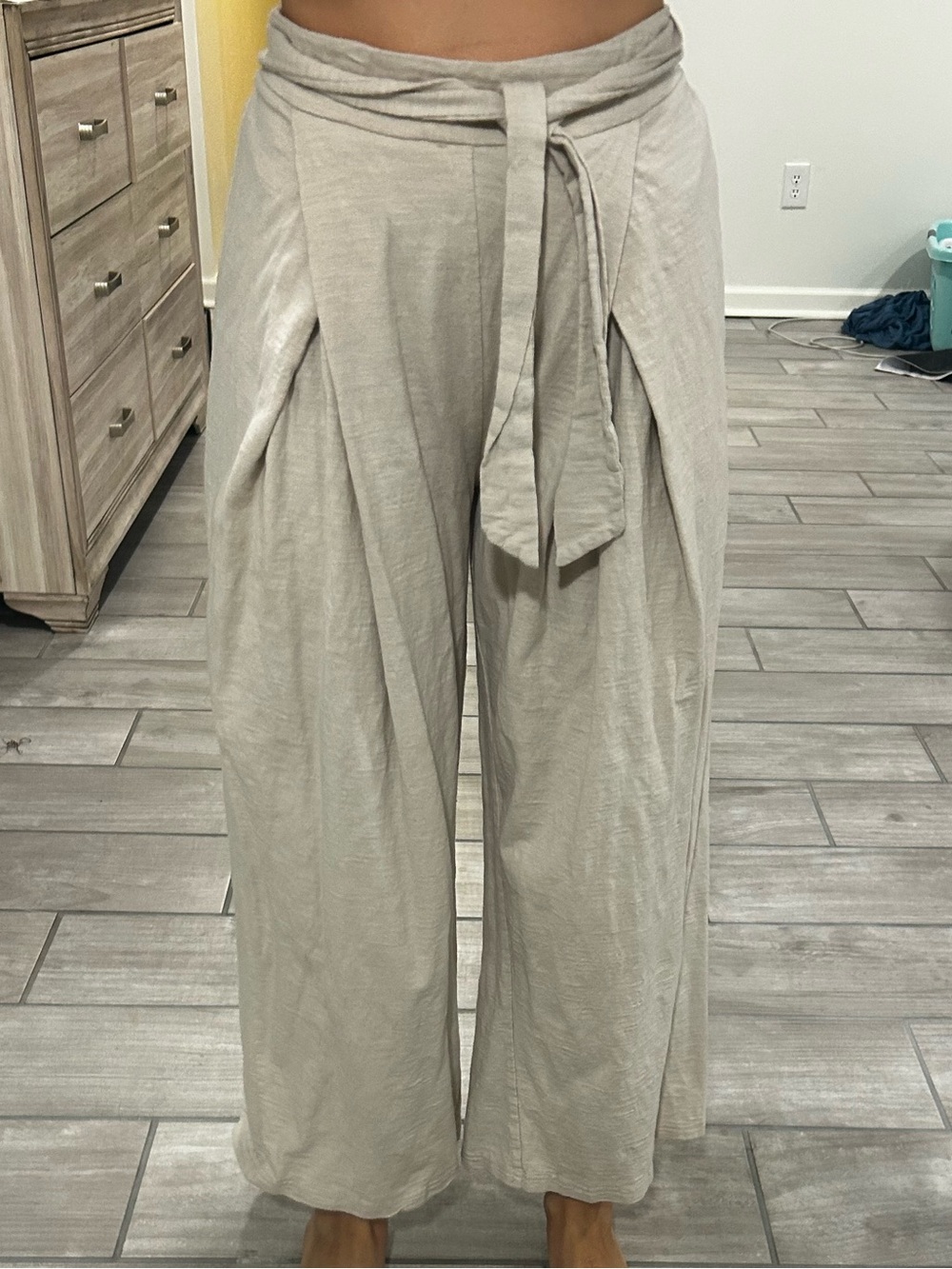 Pink Lily XS Wide-Leg Tie-Waist Pants in Light Beige